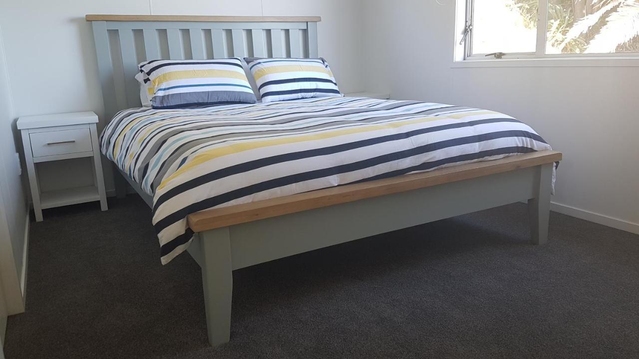 Karoro The Front Bach With Views To For! Raglan