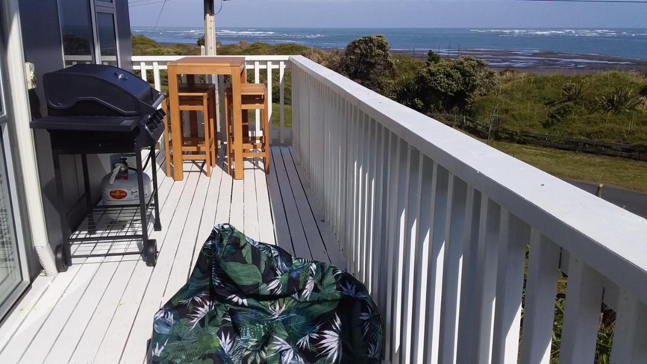 Karoro The Front Bach With Views To For! Holiday home Raglan